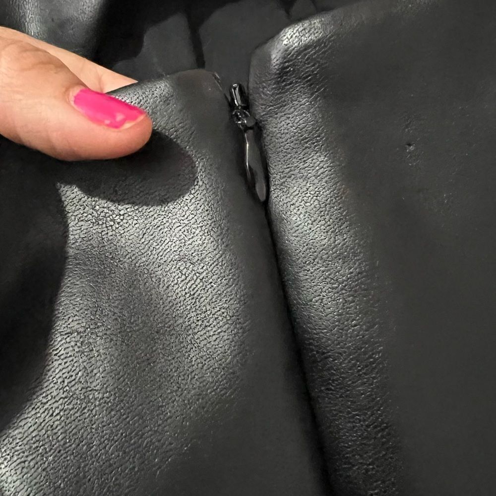 Wilfred Black Faux Leather Straight Leg  Women’s Moto Grunge Holiday Pants Sz 2 - Picture 8 of 11